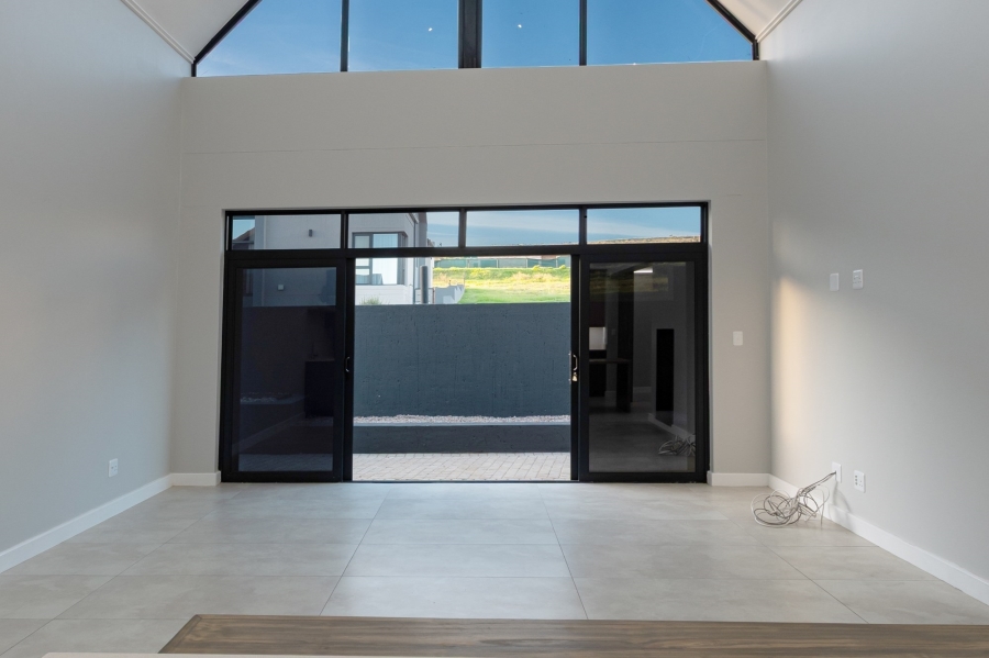 4 Bedroom Property for Sale in Outeniquasbosch Western Cape